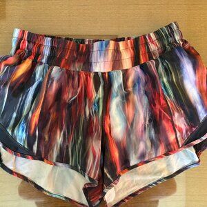 Lululemon Hotty Hot 2.5 size 6 Low rise Red, Black multi